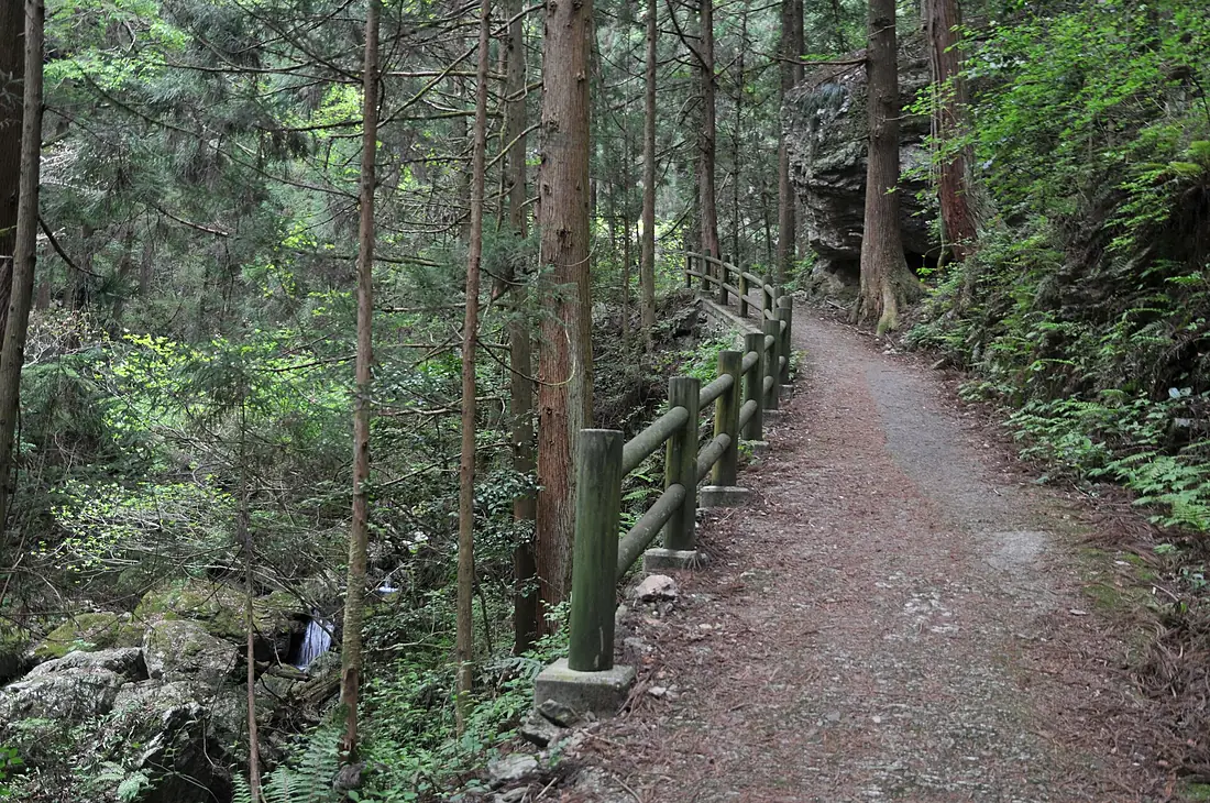 Amagoi Waterfalls 01