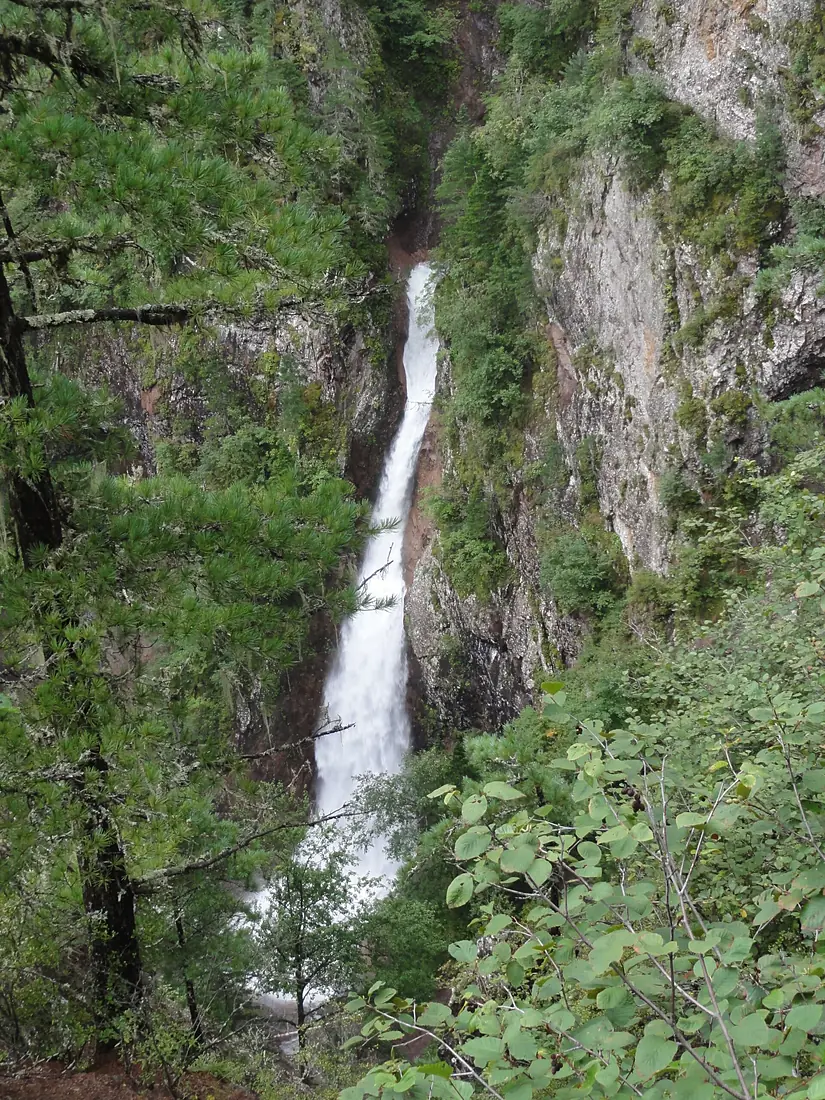 Водопад Большой Амгинский
