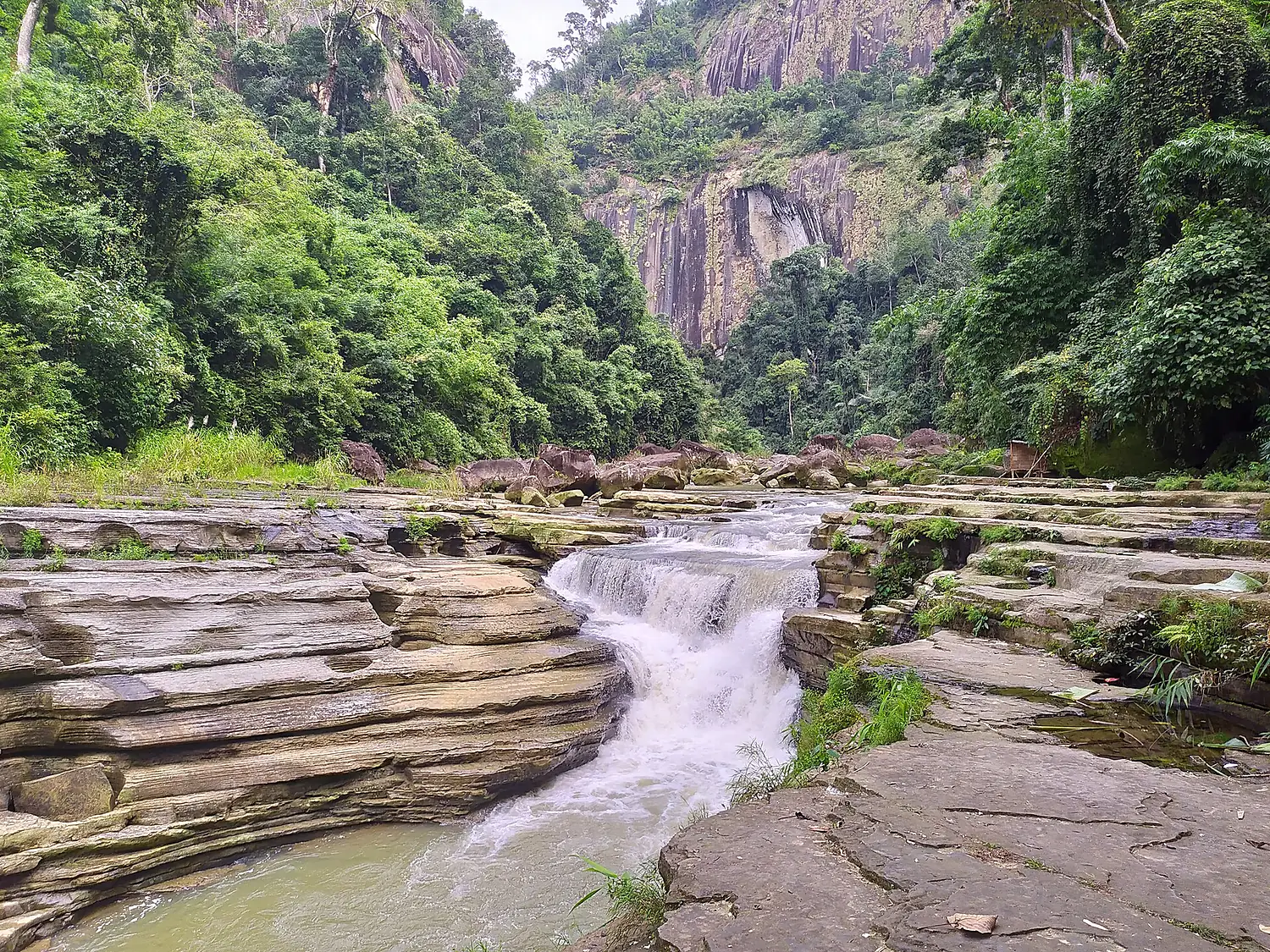 Amiakhum Waterfall