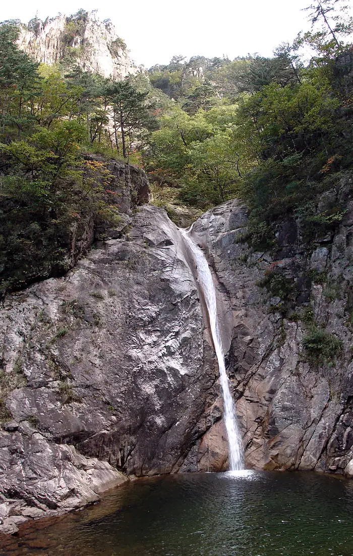 Korea-Seoraksan-Biryong Falls-01