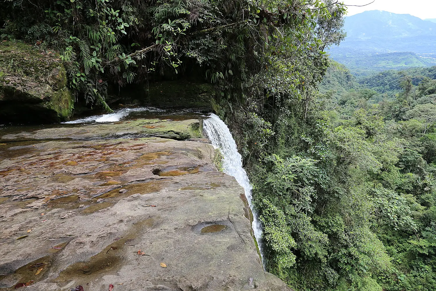 Cascada de fin del mundo - panoramio