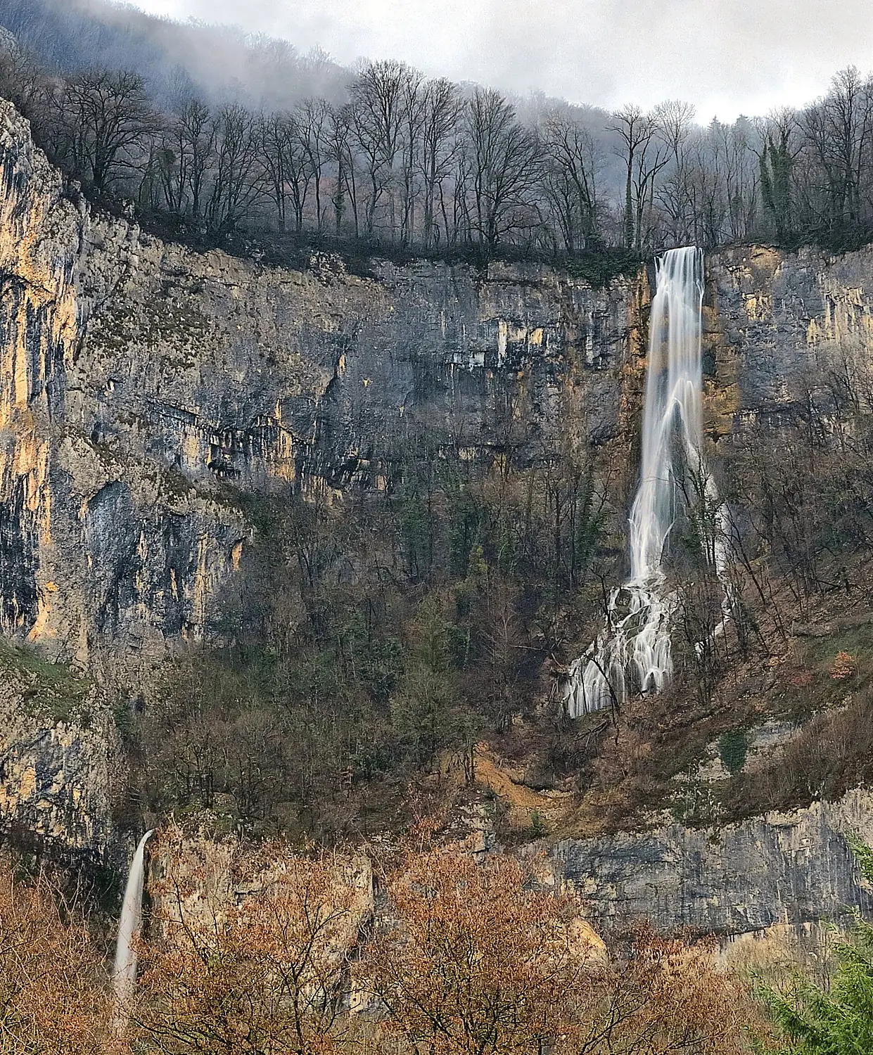 Mouthier-Haute-Pierre, cascade haute de Syratu