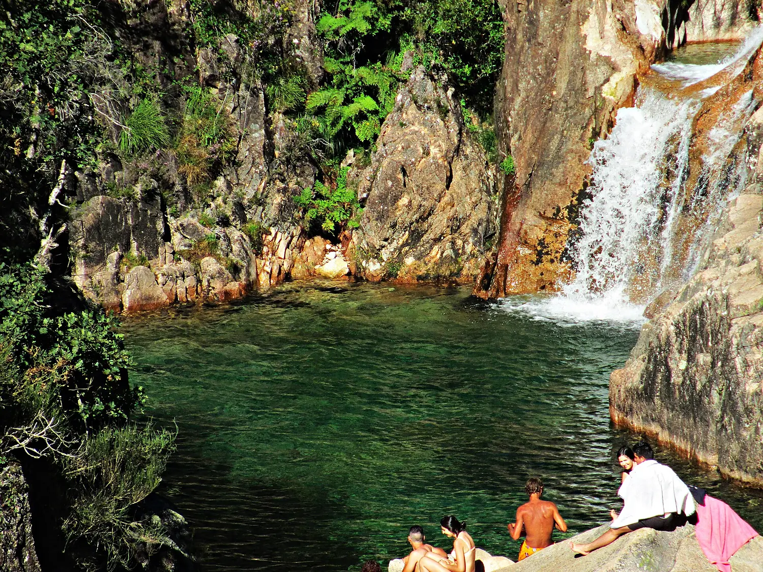 Olhar sobre a Cascata da Portela da Homem