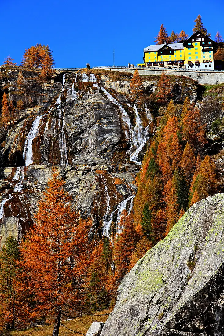 Cascata del Toce in autunno