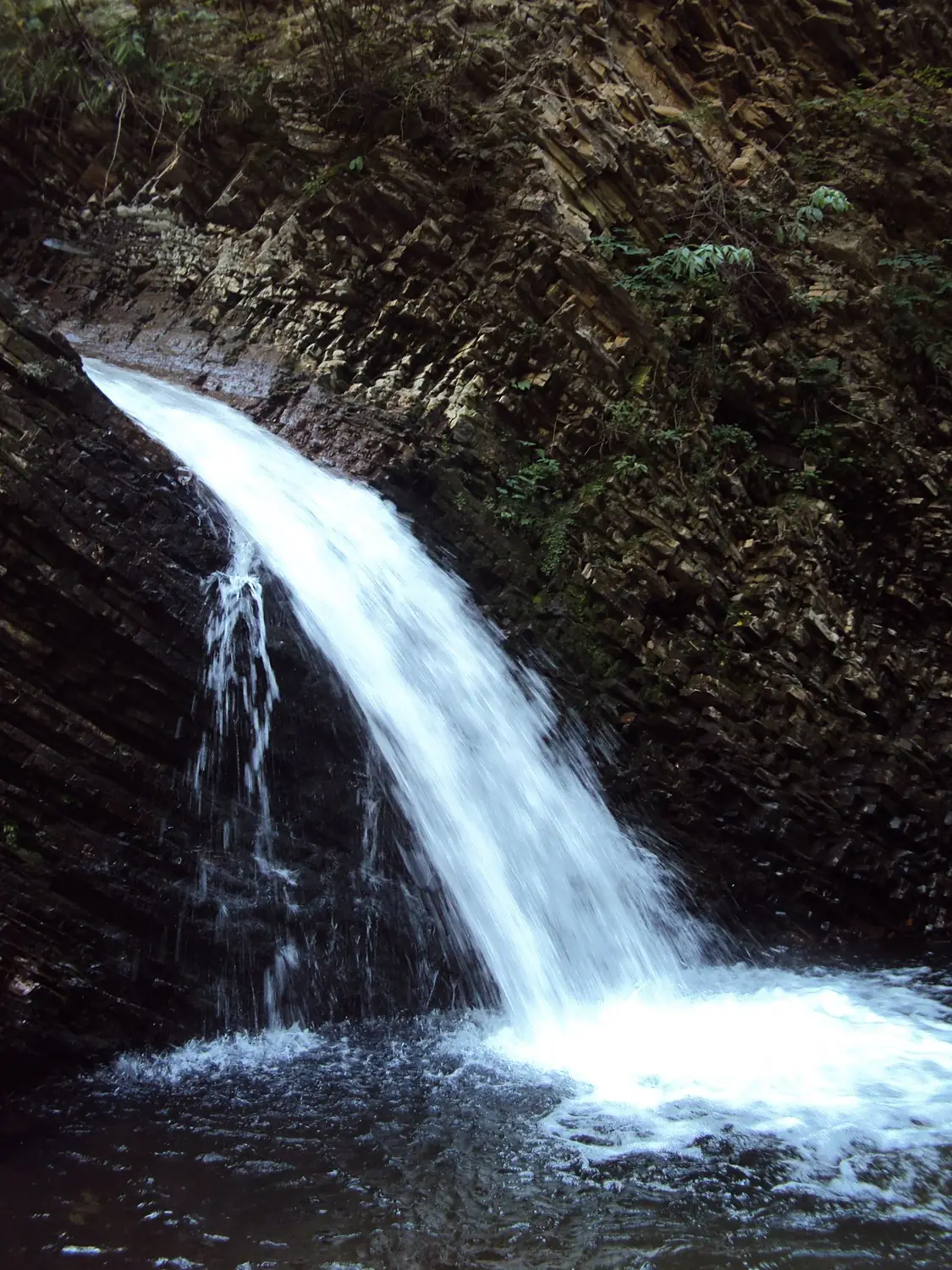 Черницький водоспад (Українські Карпати)-1