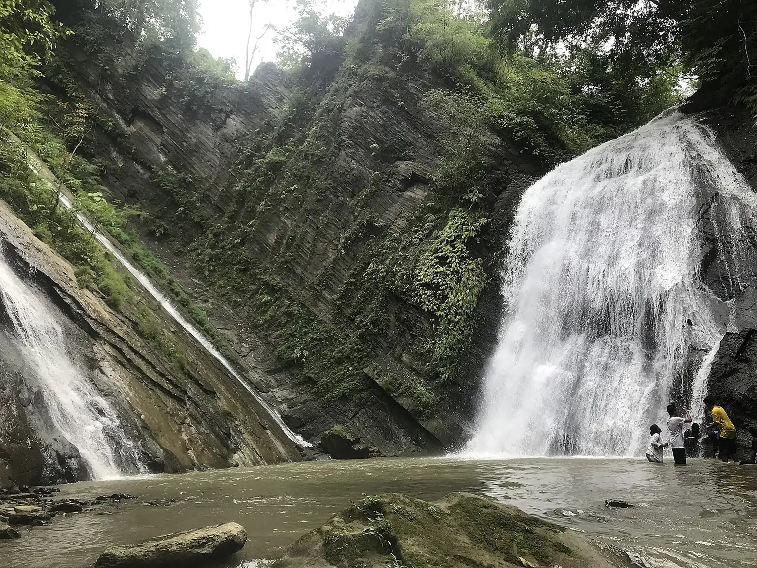 Damtua Waterfall (1)