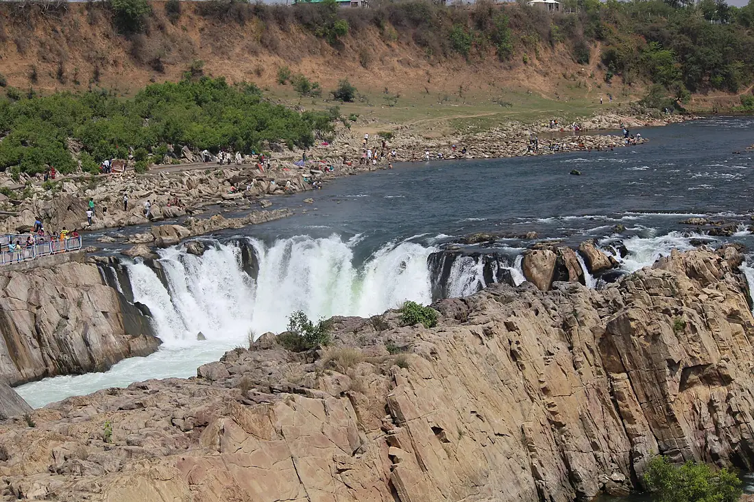 A Complete view of Dhuadhar Falls