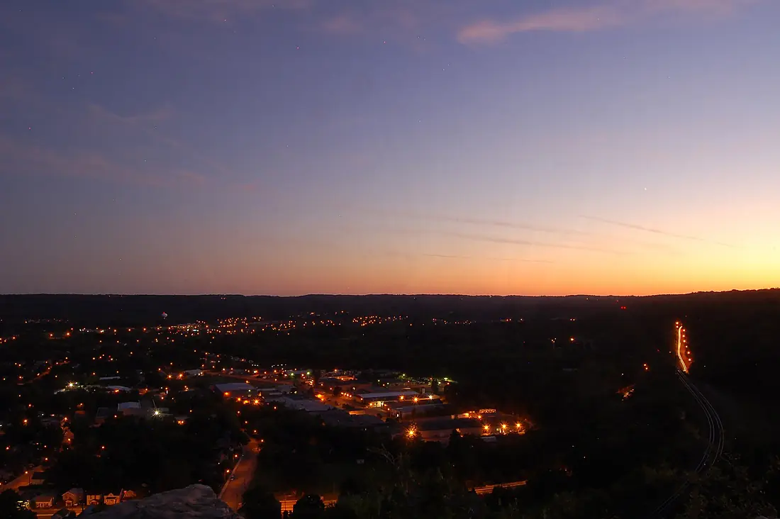 Sunset on Dundas Peak - panoramio