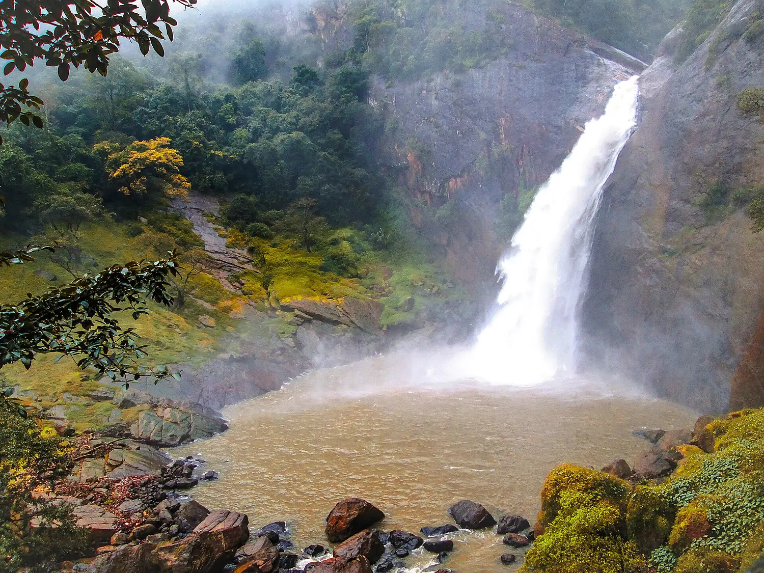 Breathtaking Dunhinda Fall