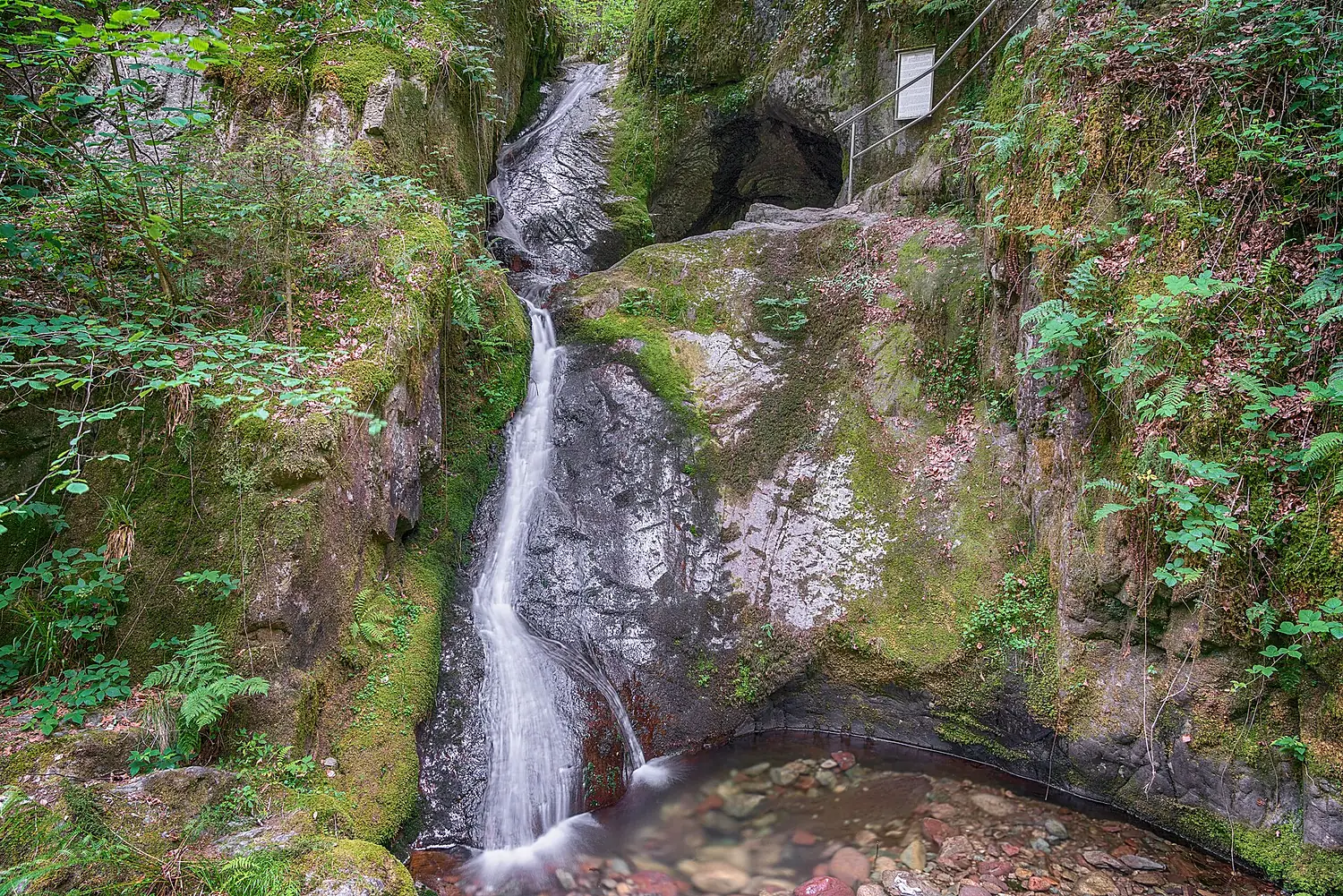 Naturschutzgebiet Gottschlägtal–Karlsruher Grat bei Ottenhöfen im Schwarzwald Bild 3 Edelfrauengrab-Wasserfälle