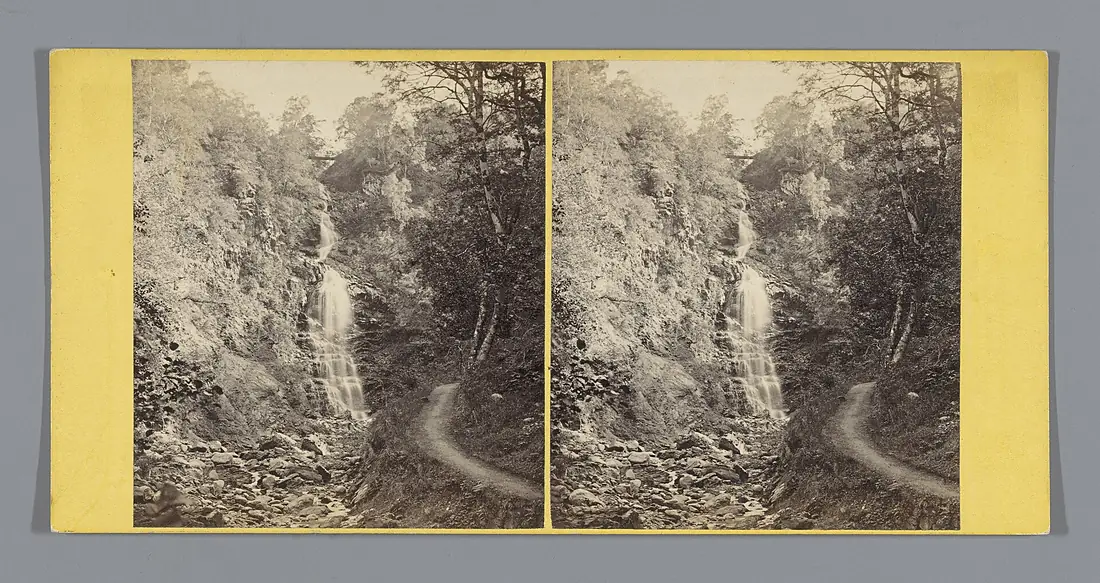 Gezicht op de Falls of Divach Falls of Dhivach, Glen Urquhart (titel op object), RP-F-F04855