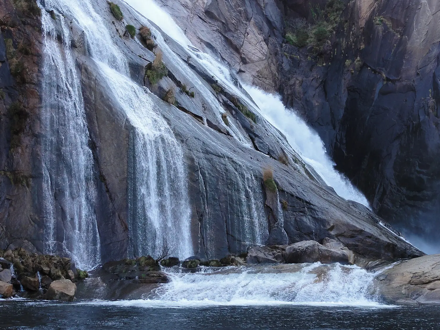 Carnota - Monte Pindo (A Coruña, Galicia, España) 02 - Cascada del Ézaro