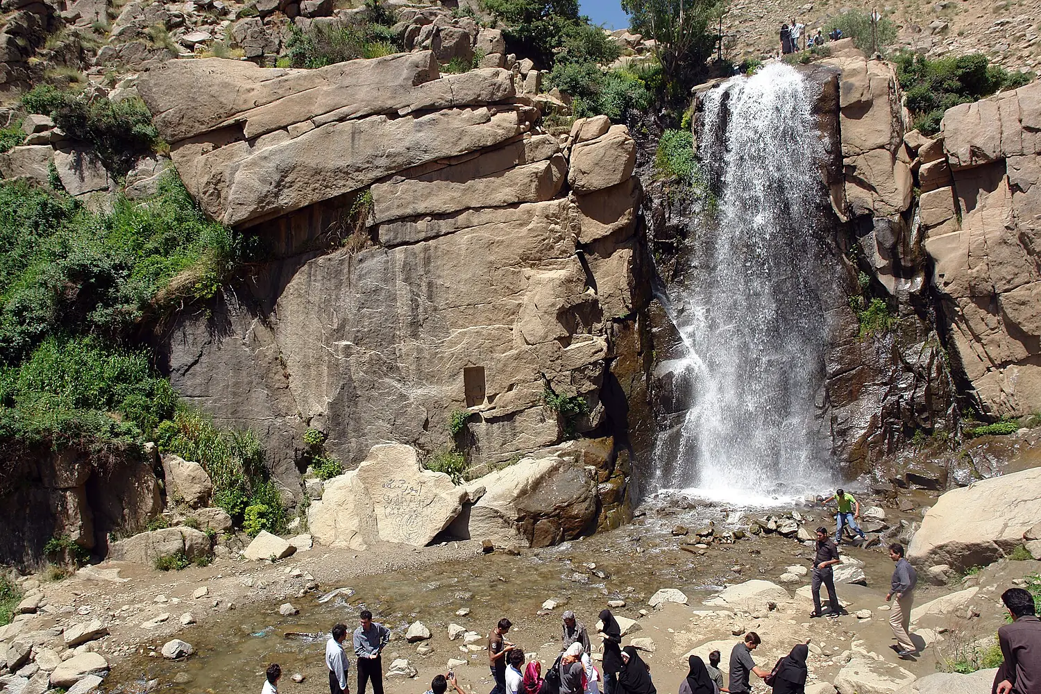 آبشار زیبای گنجنامه در همدان 06