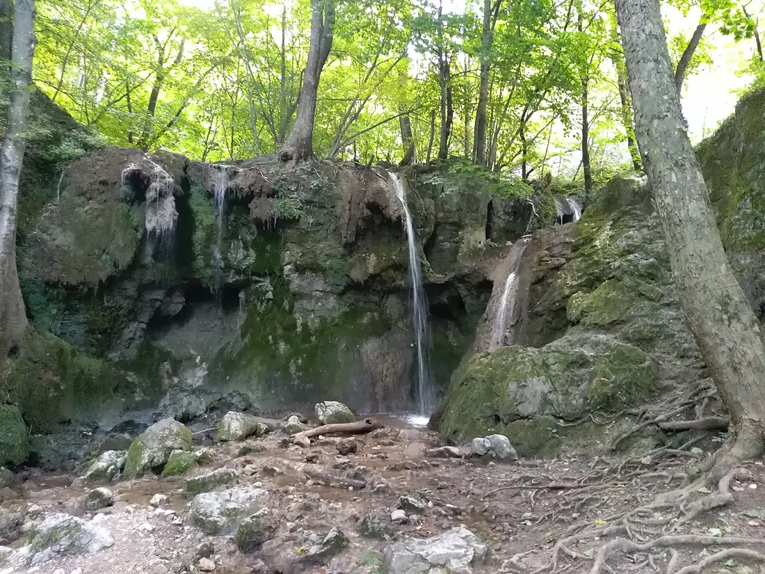 Háj Waterfalls