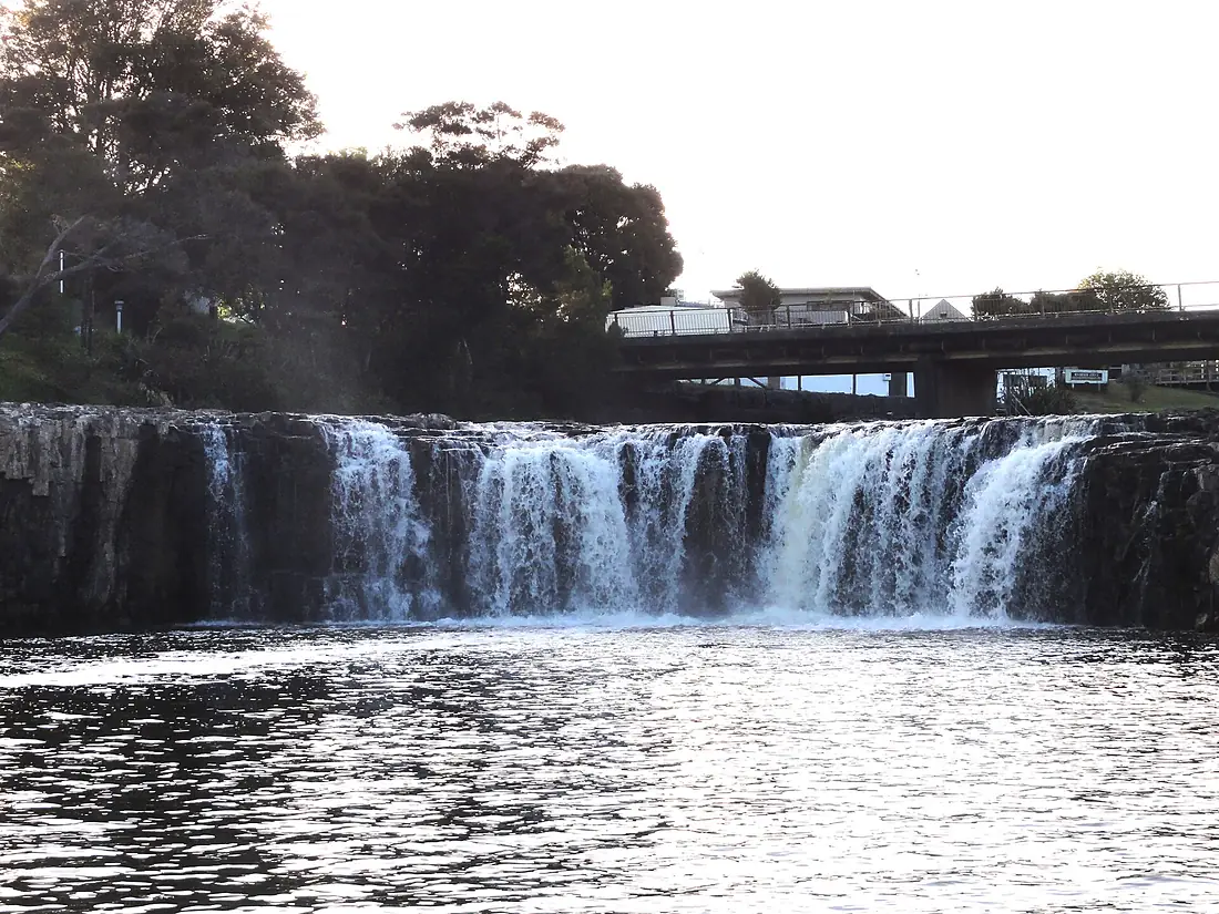 Haruru falls bridge 2011