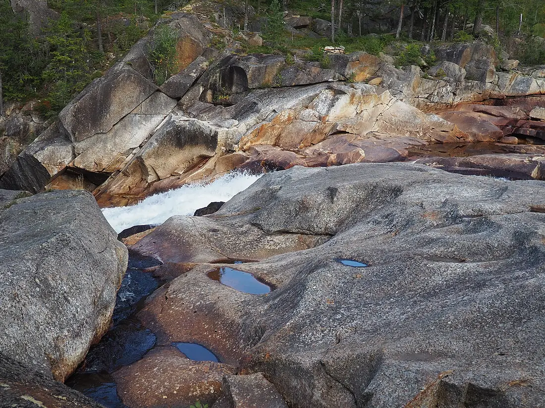 Fjellgrunn ved Hyttfossen