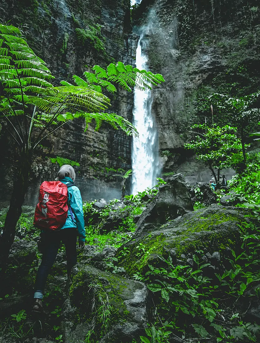 Air Terjun Kapas Biru Lumajang (Unsplash)