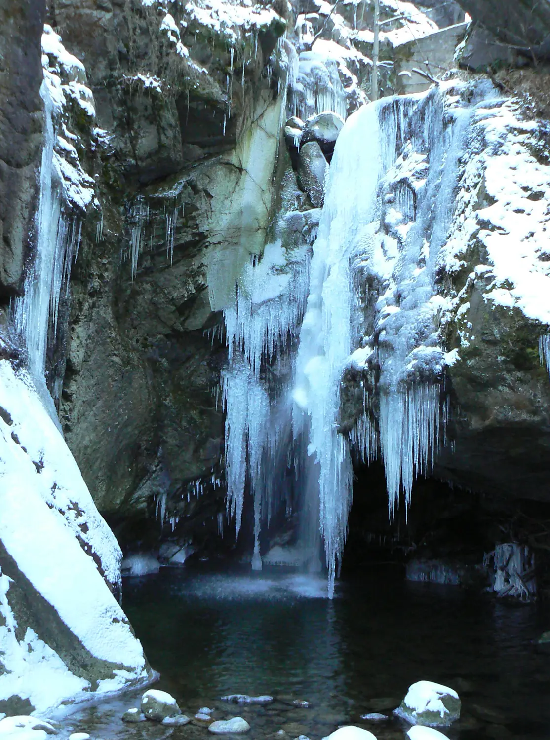 Kostenski-waterfall-winter