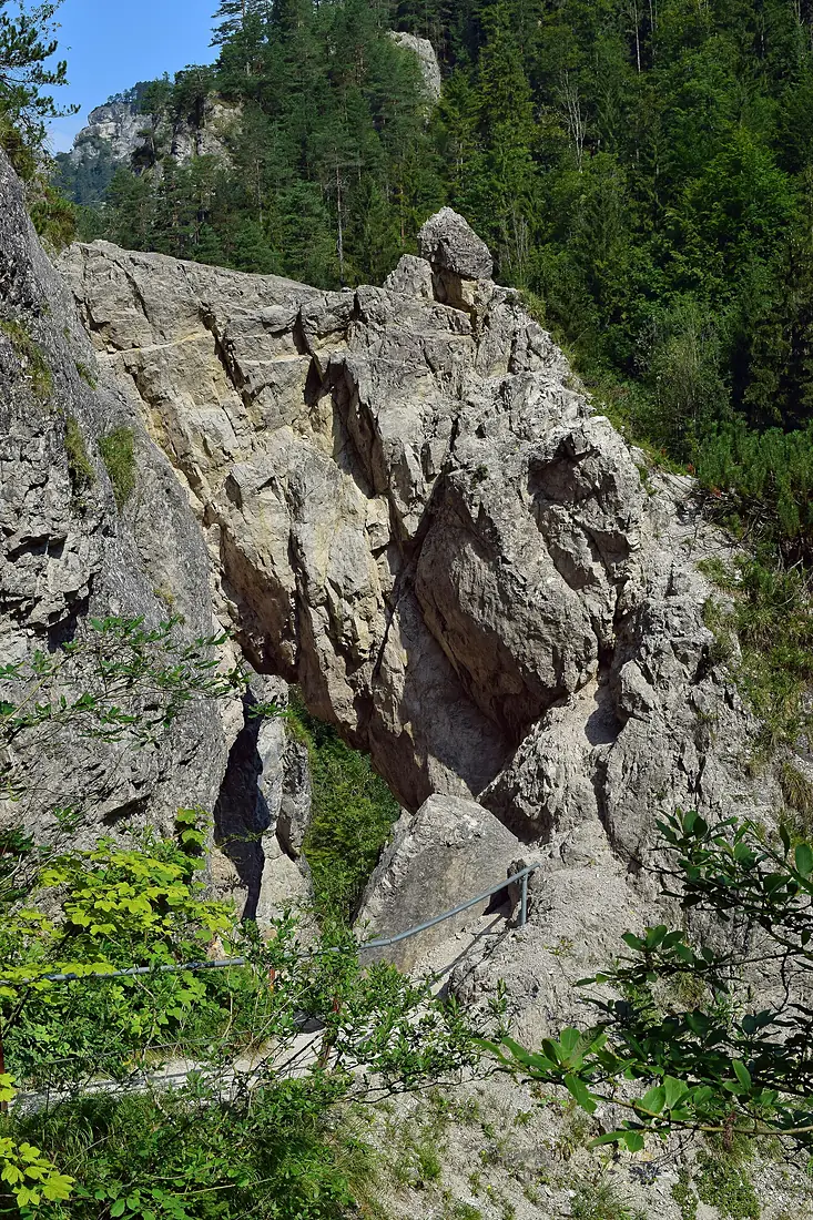 Ötschergräben - 02 - Lassingschlucht - Weg durch einen Felsdurchbruch