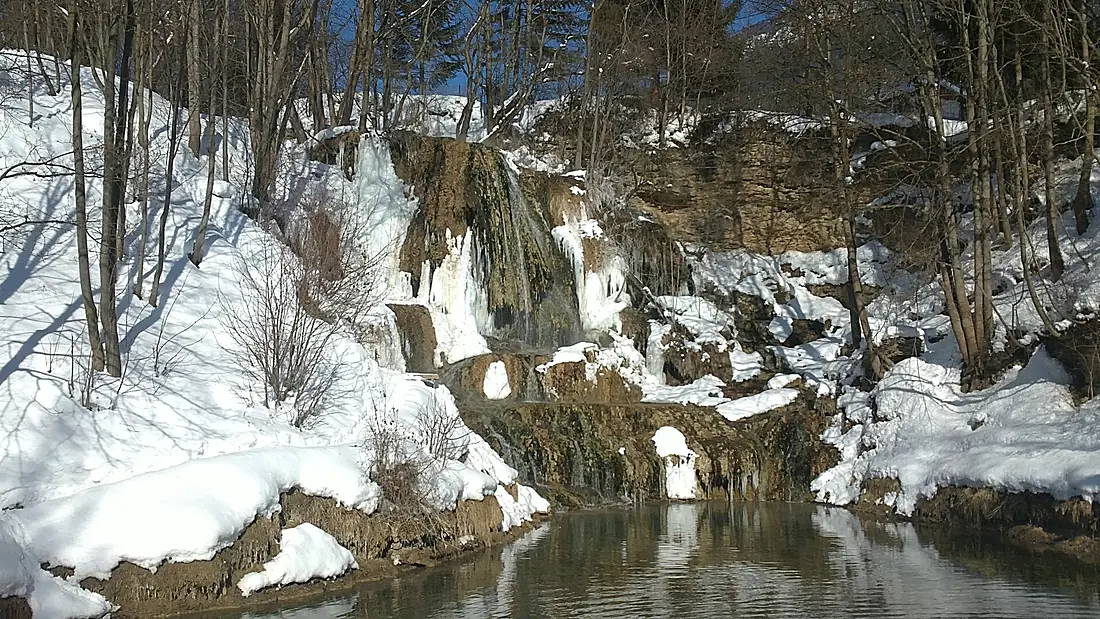 Jazierko a vodopad(ik) - panoramio