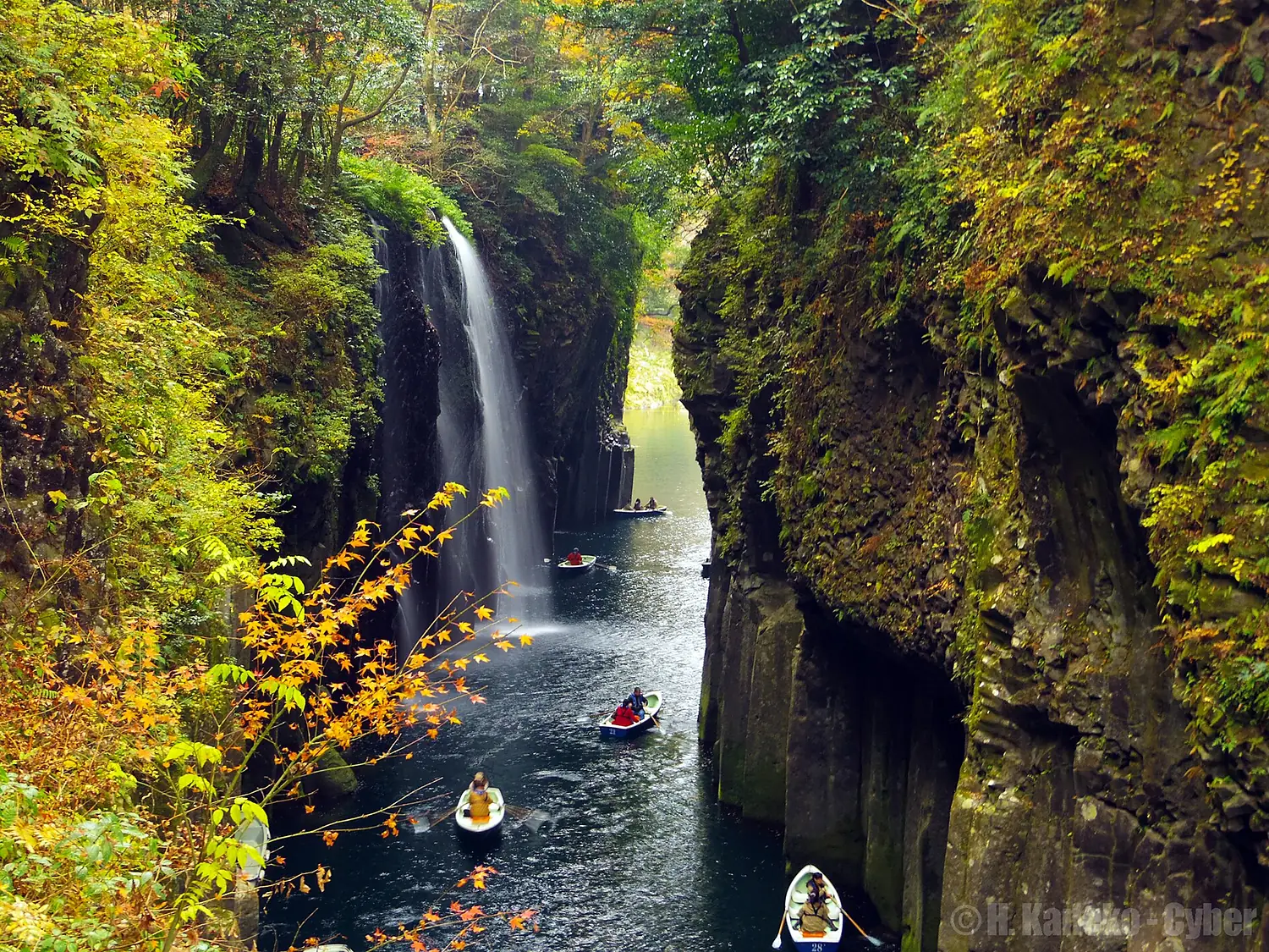 秋色の高千穂峡 (Autumn Colored Takachiho Gorge) 24 Nov, 2012 - panoramio