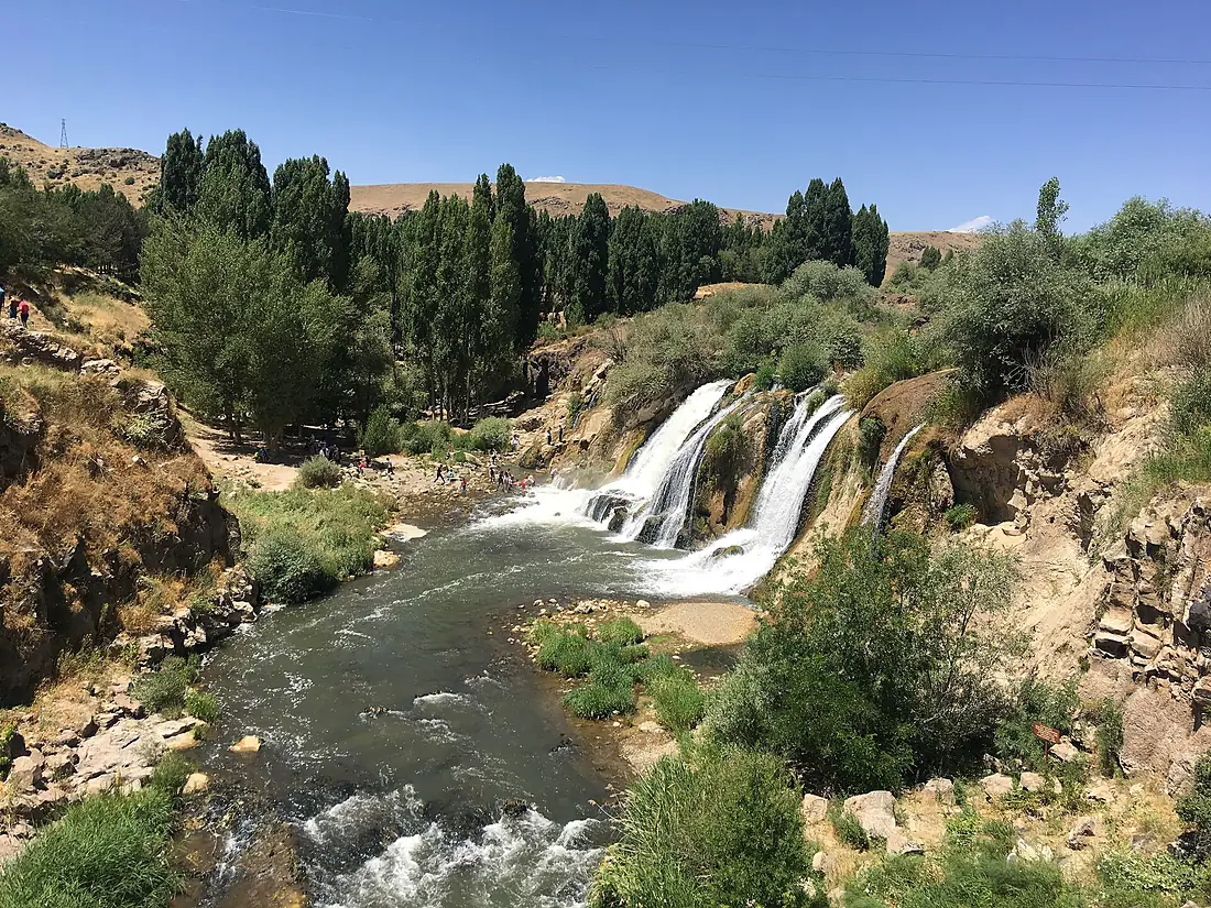 Berkri Waterfalls 001
