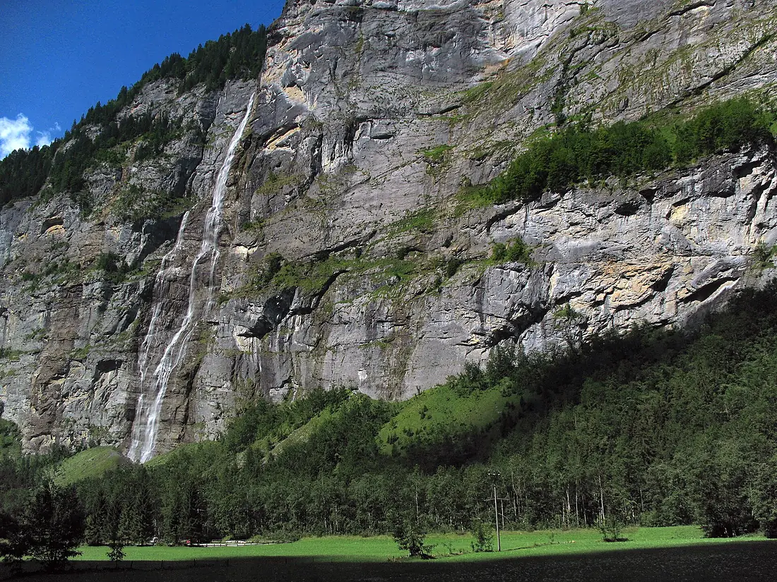 4673 - Lauterbrunnental - Wasserfälle viewed from Morgengabe