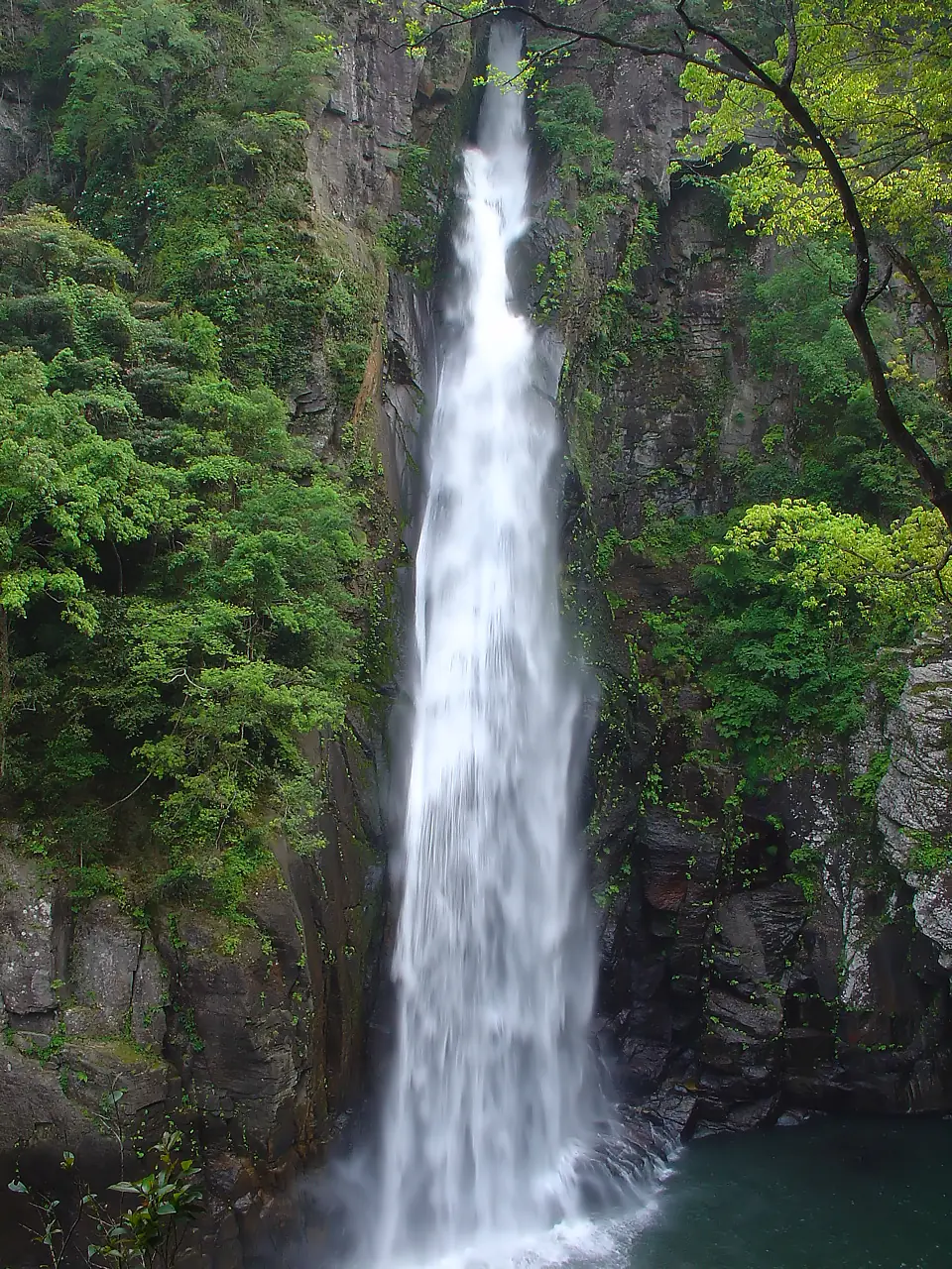 Nishishiyanotaki Waterfall