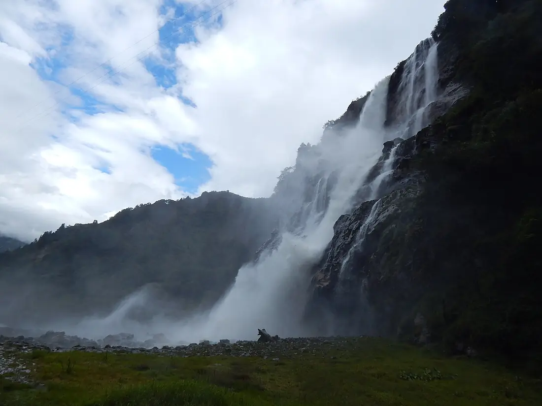 Jung falls