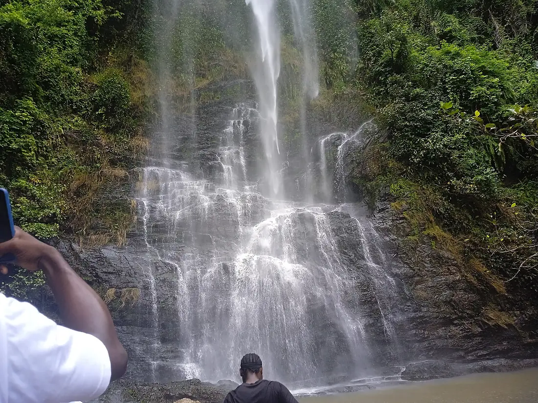 A picture depicting the fall of water at owu waterfall