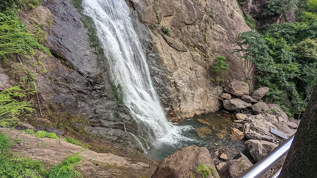 Palaruvi Waterfalls, June 2022 02