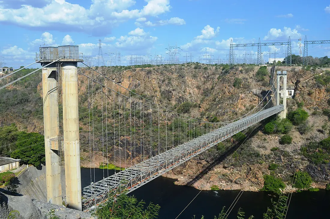 Gleidson Santos Ponte sobre o Canions do Rio Sao Francisco Paulo Afonso Bahia (39151931530)