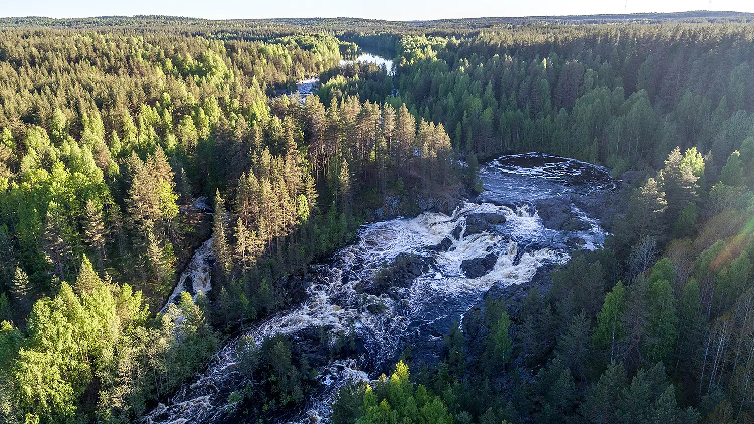 Каньон реки Суна вид на Поор-Порог