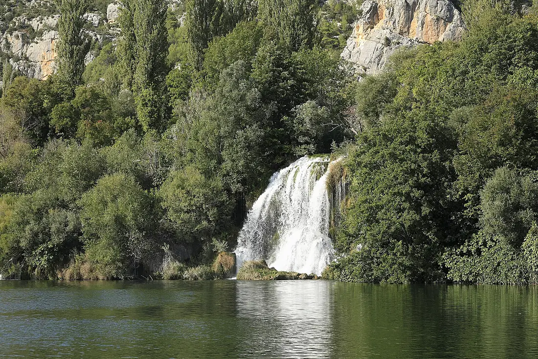 I10 400 Roški slap, Wasserfall
