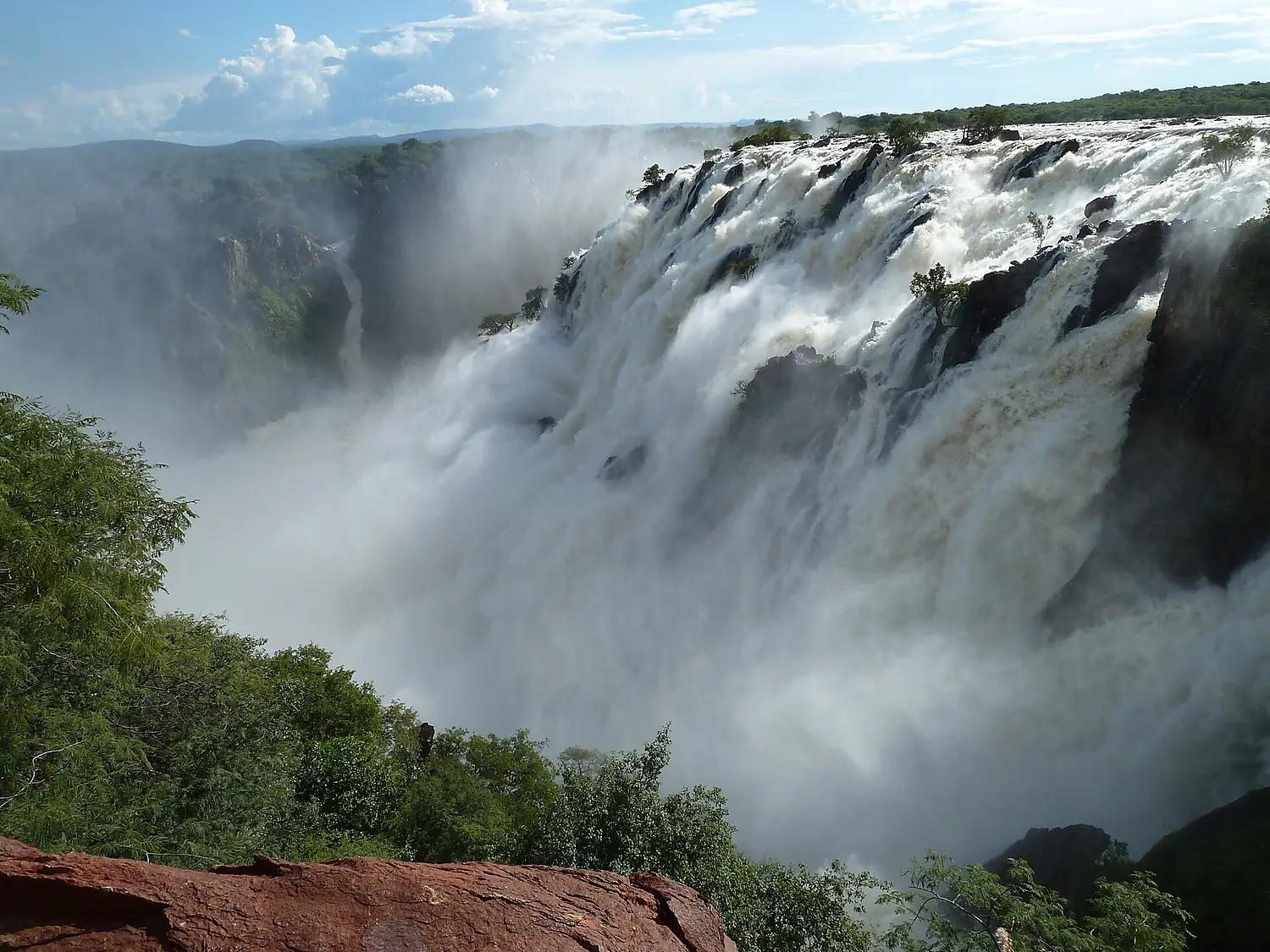 Ruacana Falls at High Water from close distance in 03-2011. Author Tom Jakobi