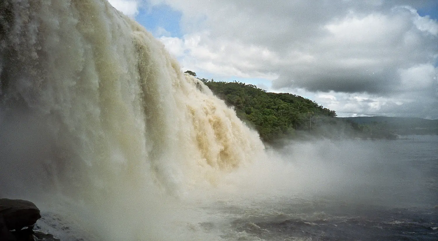 Salto Sapo from right bank