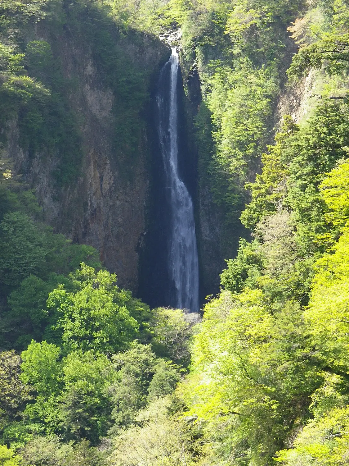 Shindo Waterfalls 01