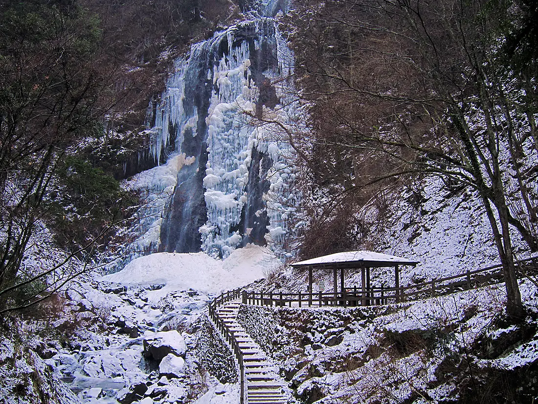 氷結した白猪の滝 (Frozen Shirai Waterfall) 13 Feb, 2012 - panoramio