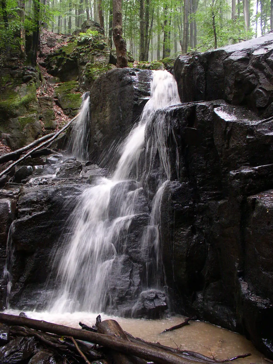 Ukraine-Chynadiiovo-Waterfall Skakunok-2