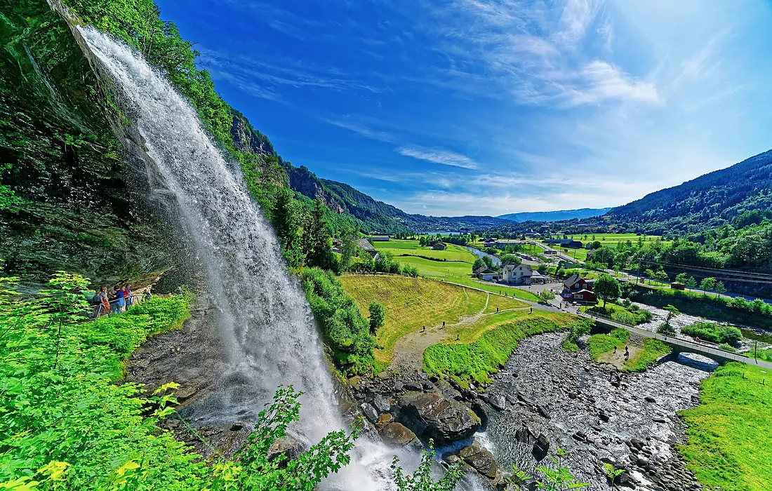 "Der Steinsdalsfossen gilt als einer der meistbesuchten Wasserfälle Norwegens" 02