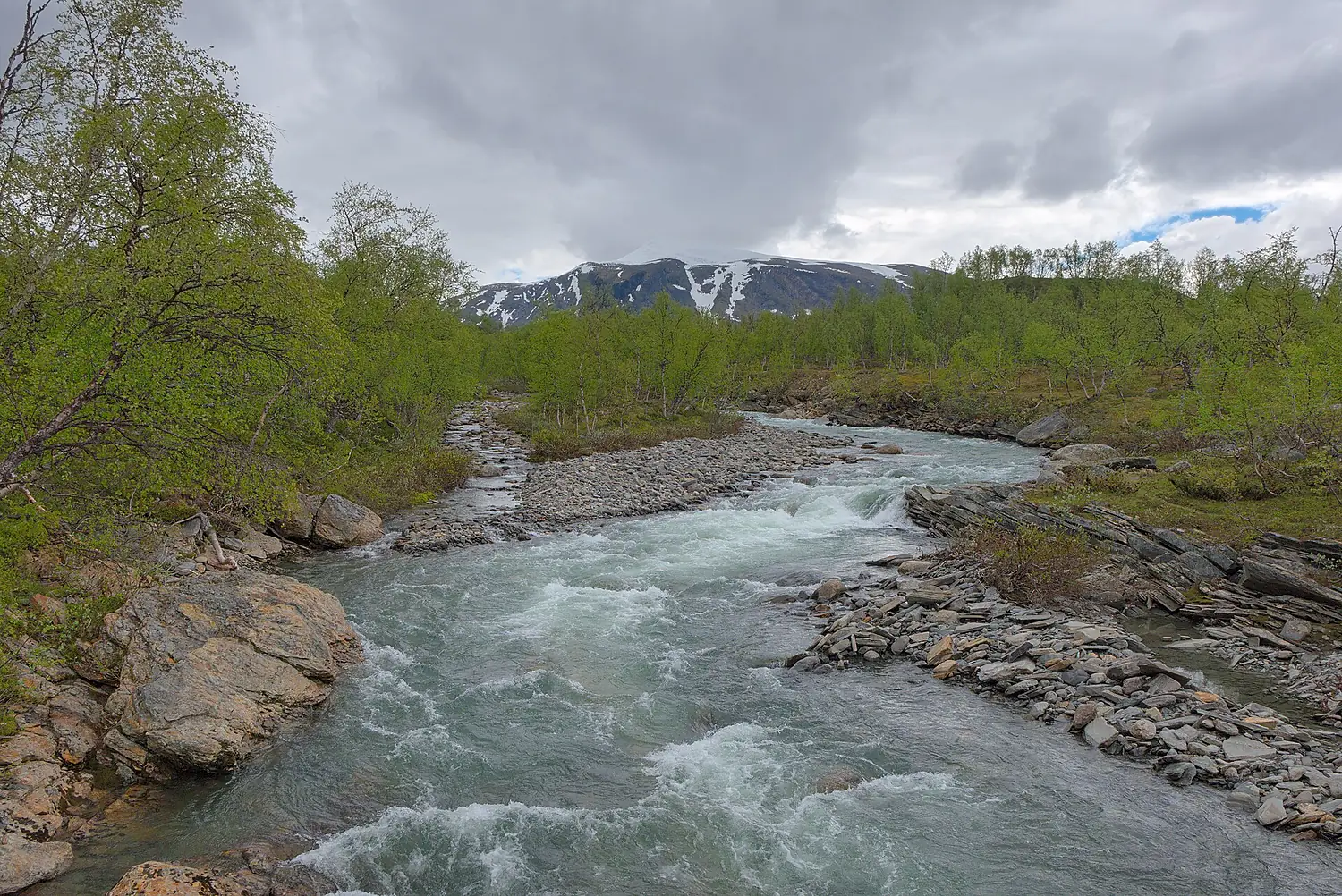 Sjnjuvtjudisjåhkå river, separating Sarek National Park and Stora Sjöfallet National Park (DSCF1083)