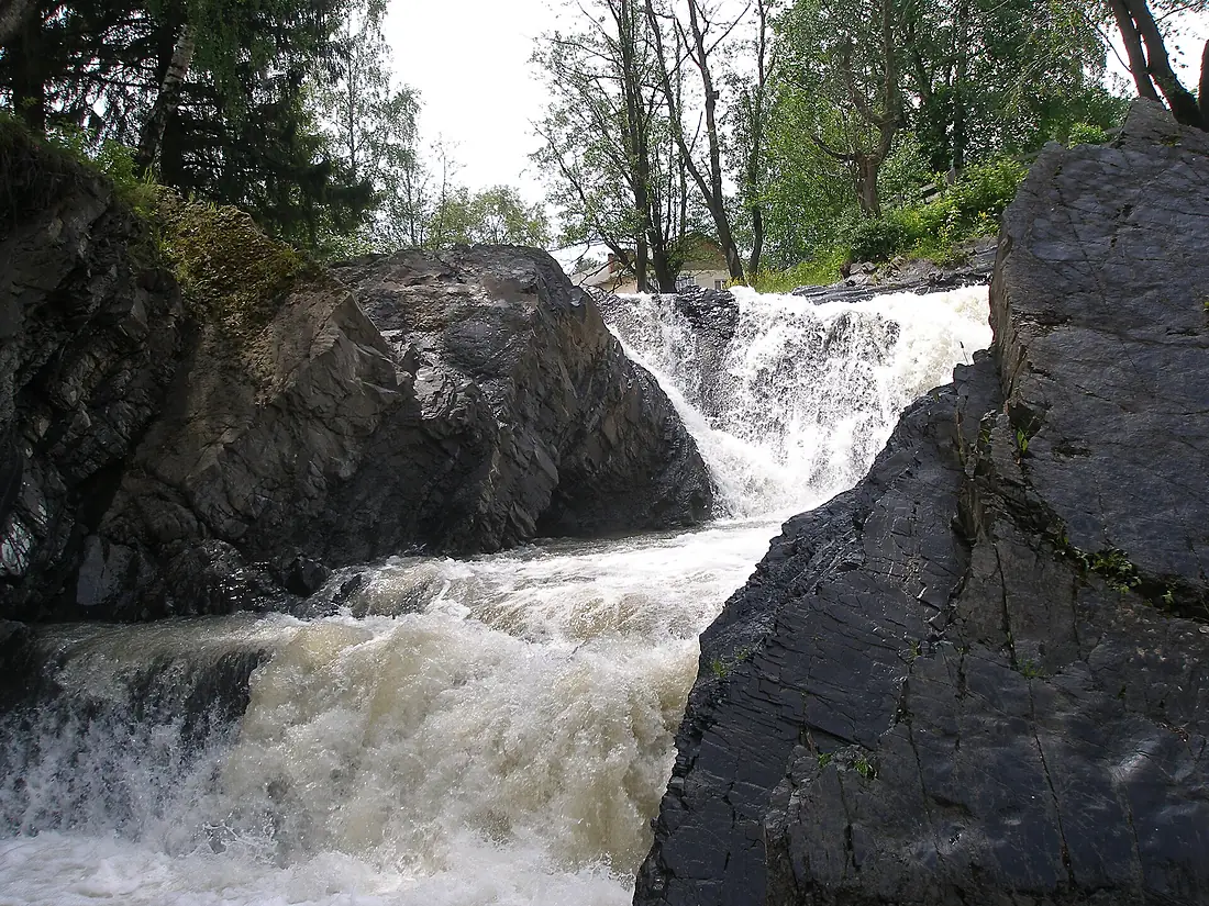Водоспад Гук на р. Сучава