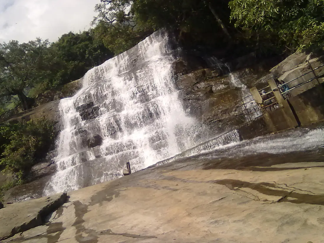 Chinna suruli falls