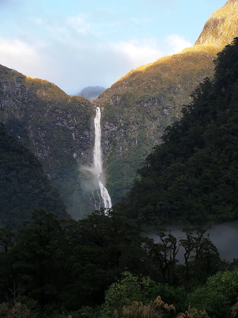 Sutherland Falls - 2013.04 - panoramio