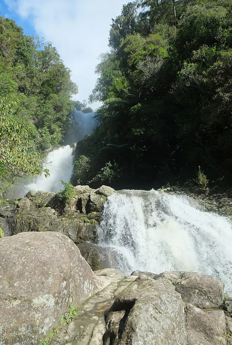 Upper cascade of Kaiate Falls