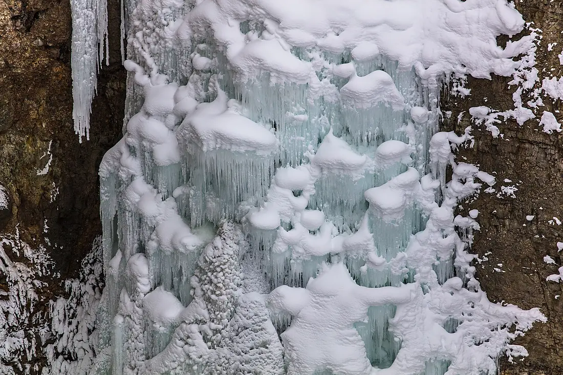 Frozen Tower Fall (32120137682)