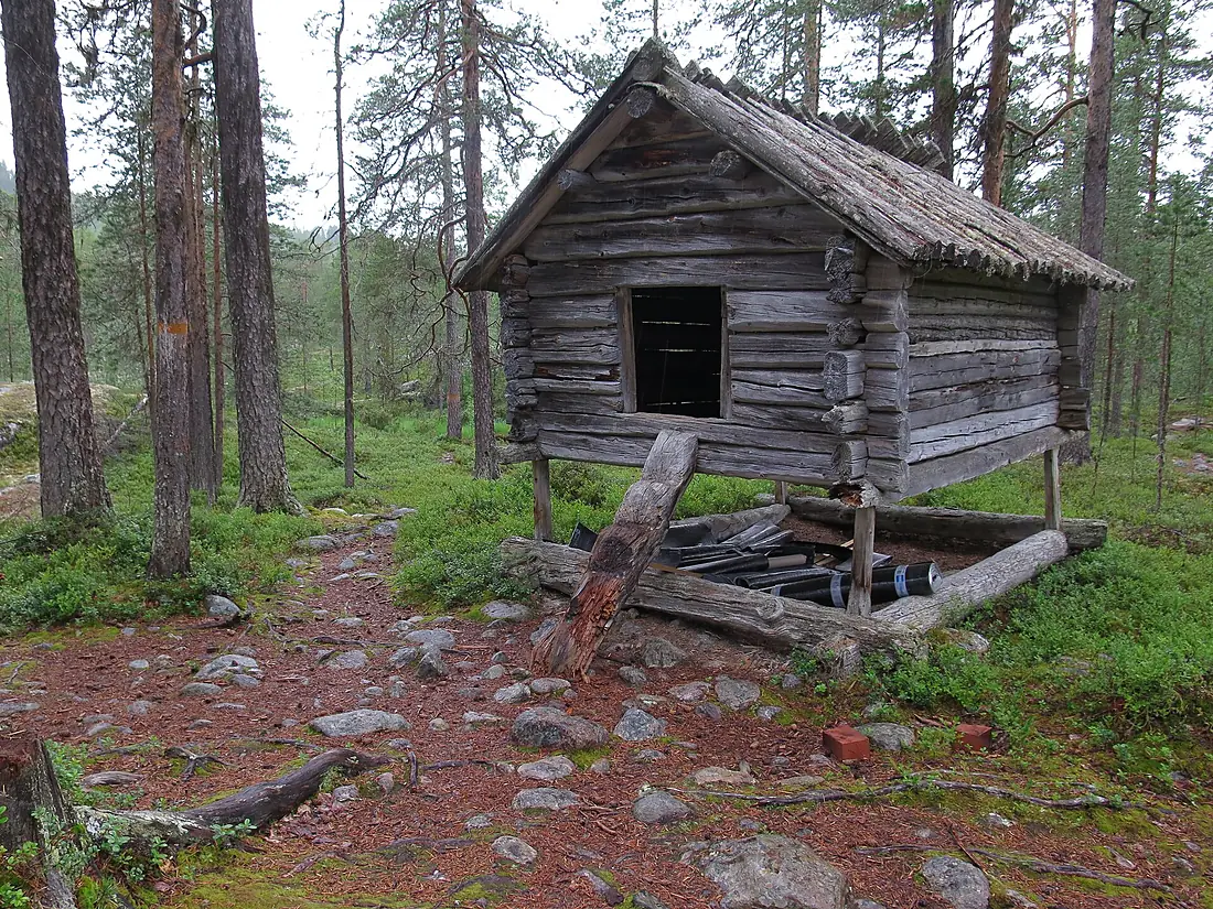 Shelter at Trollforsen southeast bridge