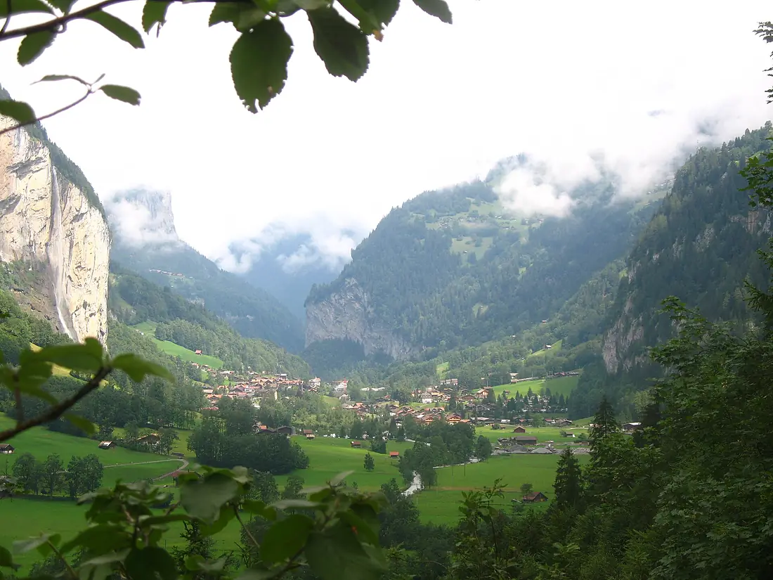 4818 - Lauterbrunnen viewed from Trümmelbachfälle