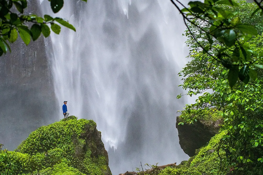 Air terjun kabut pelangi