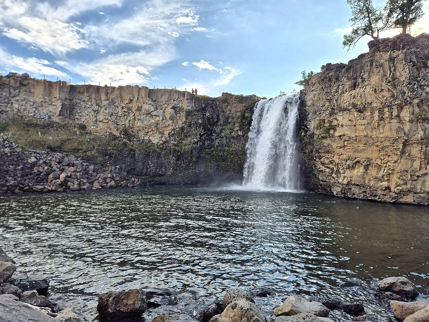 Ulaan Tsutgalan Waterfall (2026)